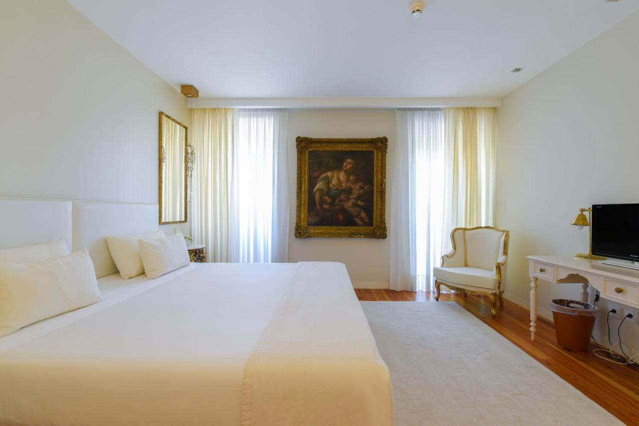 Sundial Gardens & Suites 4*